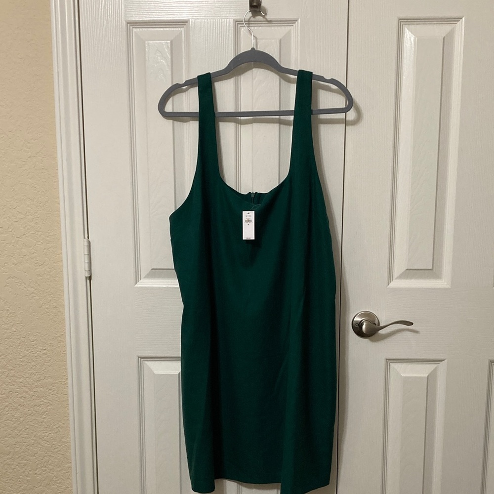 Elegant Green Sleeveless Dress